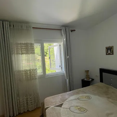 Arbnb Cuni Apartment