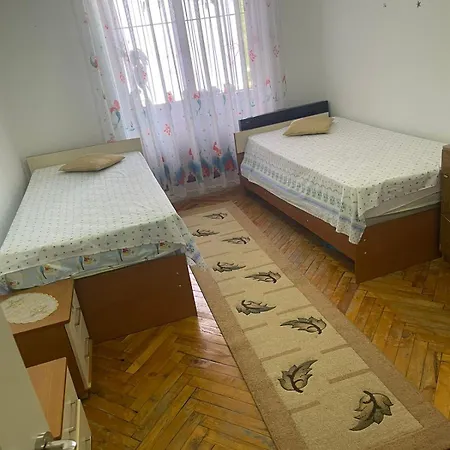 Arbnb Cuni Apartment Polisi i Vogel